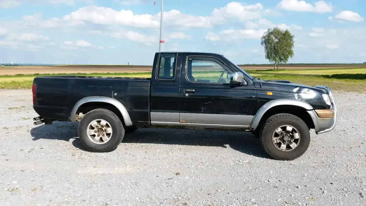 Gebraucht Nissan Navara 103 PS (75 kW) 2000 Schwarz Pickup