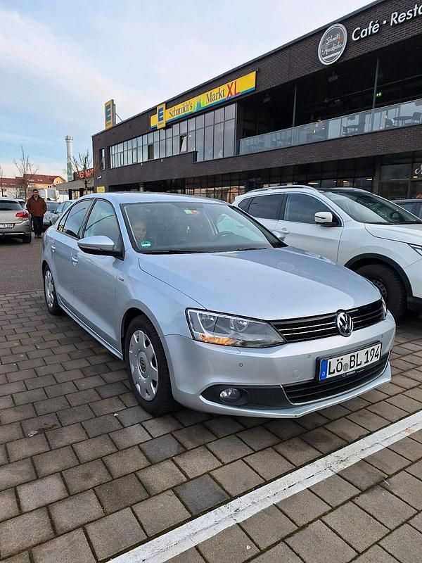 Gebraucht VW Jetta 140 PS (102 kW) 2014 Silber Limousine