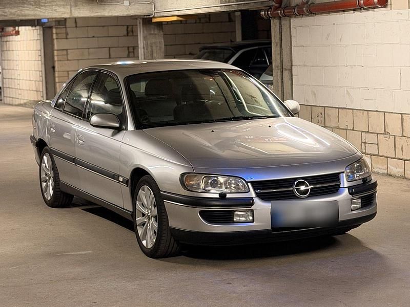 Gebraucht Opel Omega Edition 136 PS (100 kW) 1999 Silber Limousine