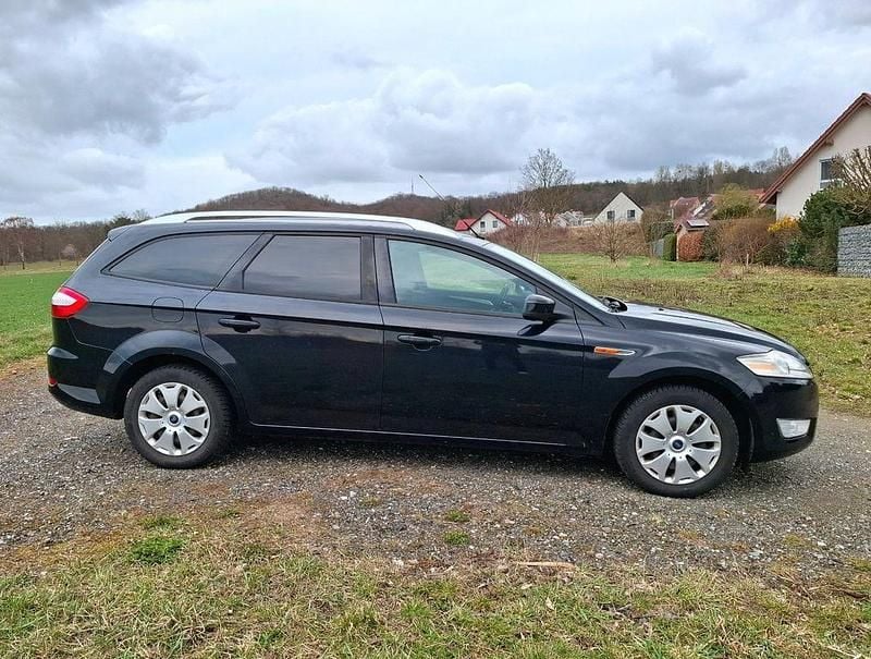 Gebraucht Ford Mondeo 145 PS (106 kW) 2010 Schwarz Limousine
