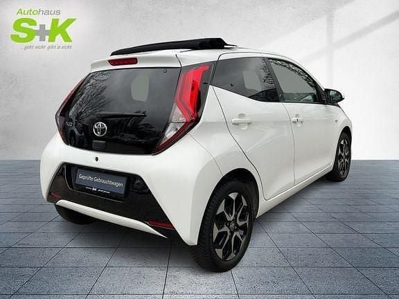 Gebraucht Toyota Aygo Team 72 PS (52 kW) 2021 Schneeweiß Kleinwagen