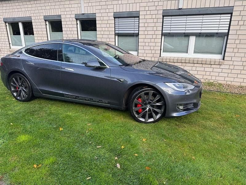 Grau Gebraucht 2019 Tesla Model S Performance Kleinwagen | 37.800 € (Fairer Preis) - Bild 1/4