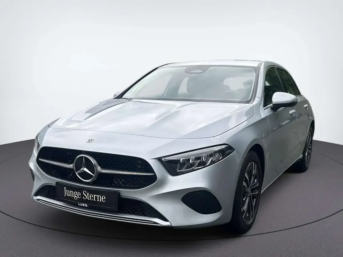 Gebraucht Mercedes A200 Progressive 163 PS (119 kW) 2024 Metalliclack hightechsilber Limousine