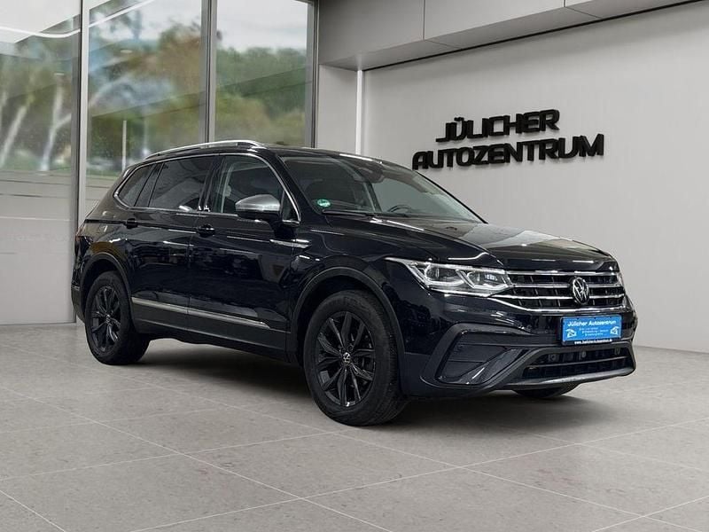 Schwarz Gebraucht 2024 VW Tiguan Allspace Move SUV | 27.390 € (Superpreis) - Bild 1/4