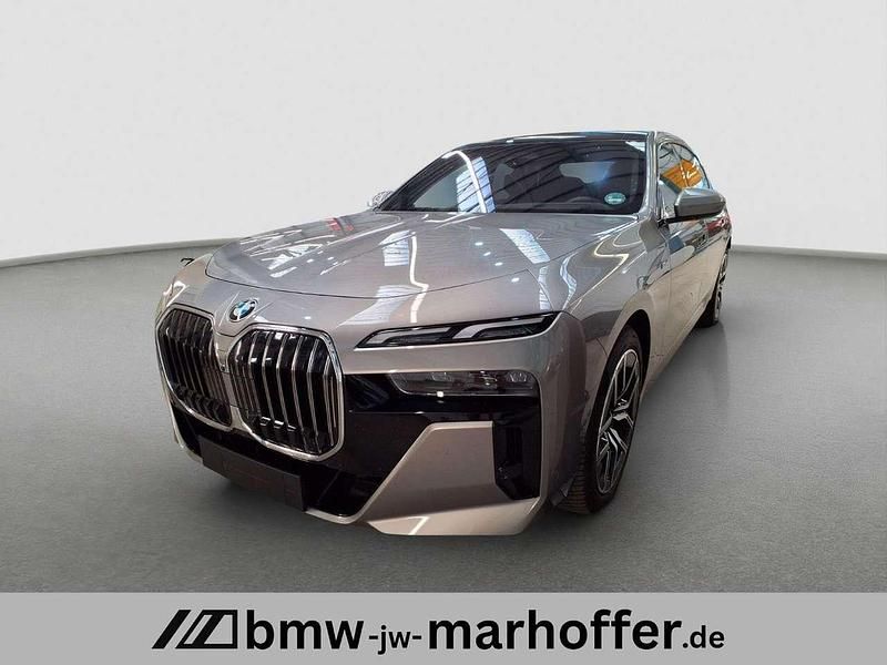 Gebraucht BMW 740 M Sport 286 PS (210 kW) 2025 Oxidgrau metallic Limousine