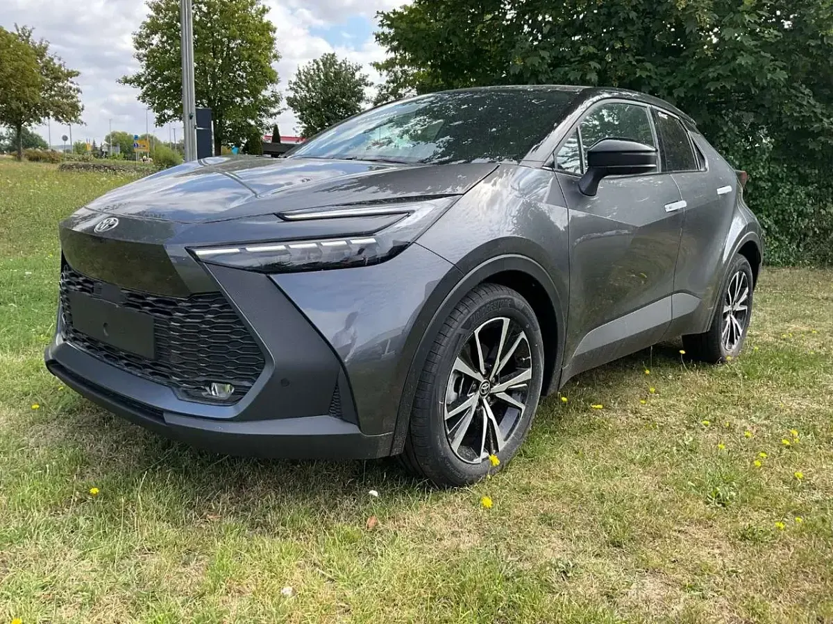 Neu Toyota C-HR 140 PS (102 kW) 2026 Grau SUV