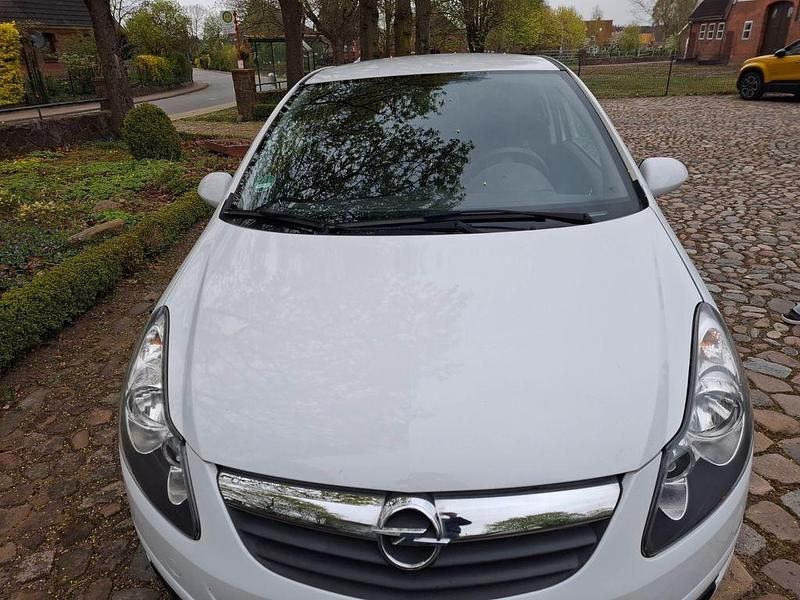 Używany Opel Corsa Selection 69 KM (50 kW) 2010 Biały Hatchback
