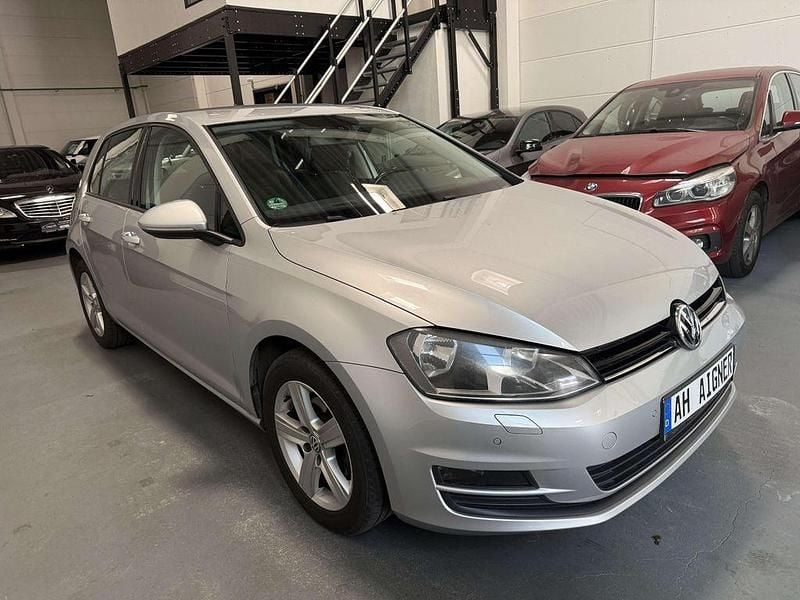 Second-hand VW Golf VII Comfortline 105 CP (77 kW) 2014 Argintiu Berlinǎ
