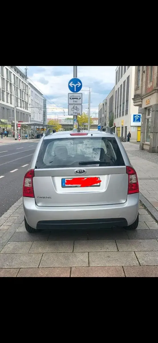 Gebraucht Kia Carens 132 PS (97 kW) 2010 Van / Kleinbus