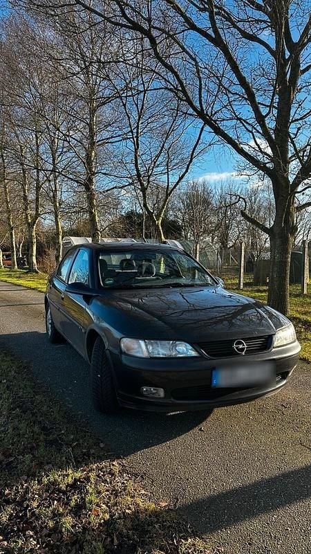 Schwarz Gebraucht 1996 Opel Vectra Exklusiv Limousine | 1.900 € - Bild 1/4