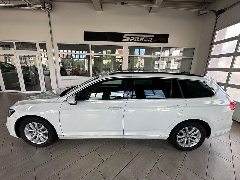 Weiß Gebraucht 2020 VW Passat Business Kombi | 19.999 € (Fairer Preis) - Bild 1/4