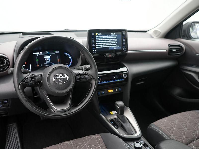 Gebraucht Toyota Yaris Cross Elegant 116 PS (85 kW) 2022 Silber SUV