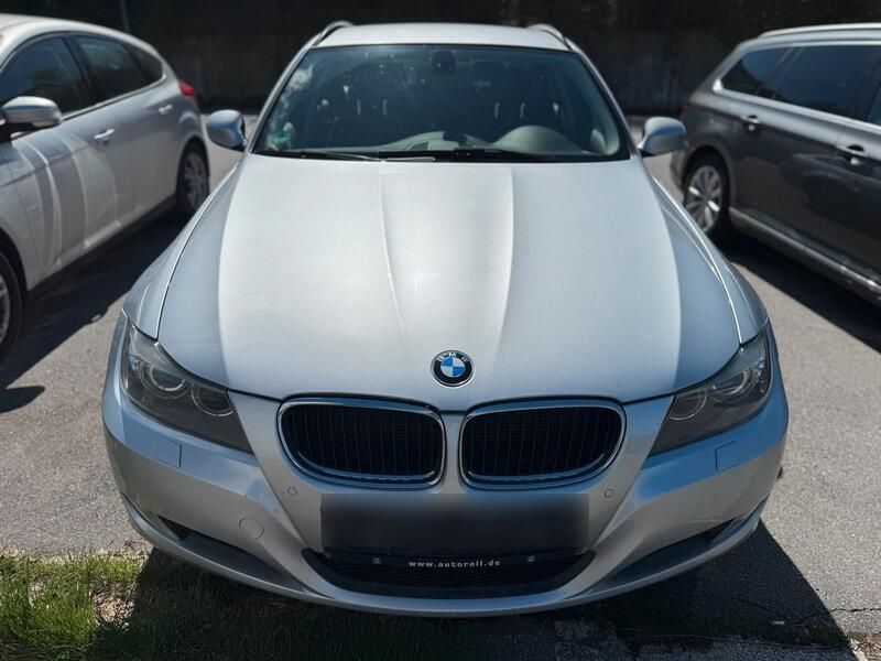 Silber Gebraucht 2011 BMW 320 Kleinwagen | 3.500 € (Guter Preis) - Bild 1/4