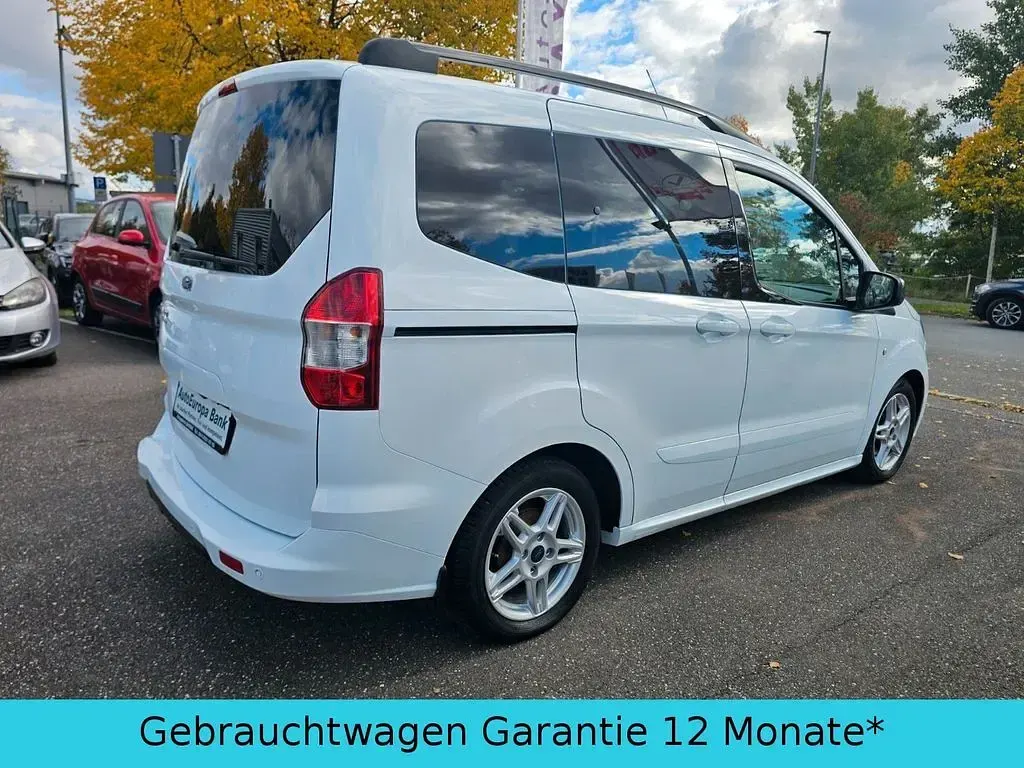 Gebraucht Ford Tourneo Courier Sport 95 PS (69 kW) 2017 Weiß Van / Kleinbus