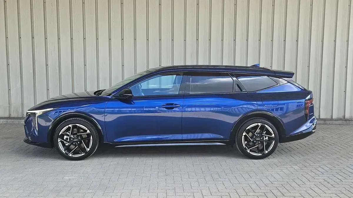 Neu Kia K4 GT-Line 179 PS (131 kW) 2026 Azurblau Kombi