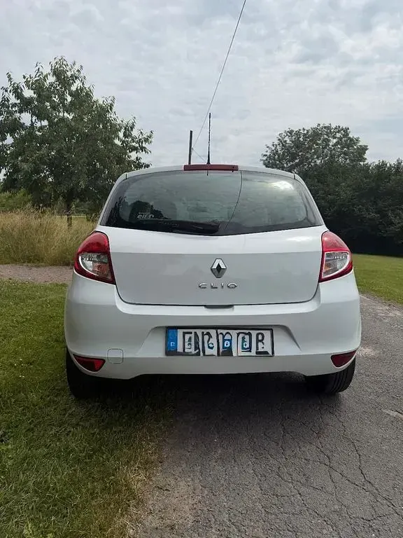 Gebraucht Renault Clio IV 75 PS (55 kW) 2012 Weiß Limousine