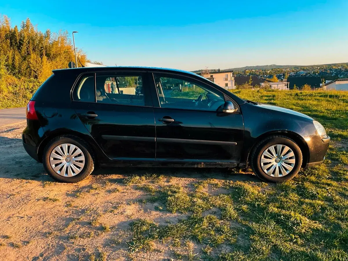 Gebraucht VW Golf V 75 PS (55 kW) 2005 Schwarz Kleinwagen