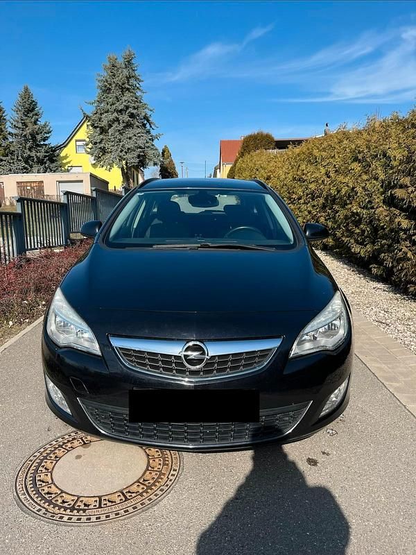 Gebraucht Opel Astra 116 PS (85 kW) 2010 Schwarz Kombi