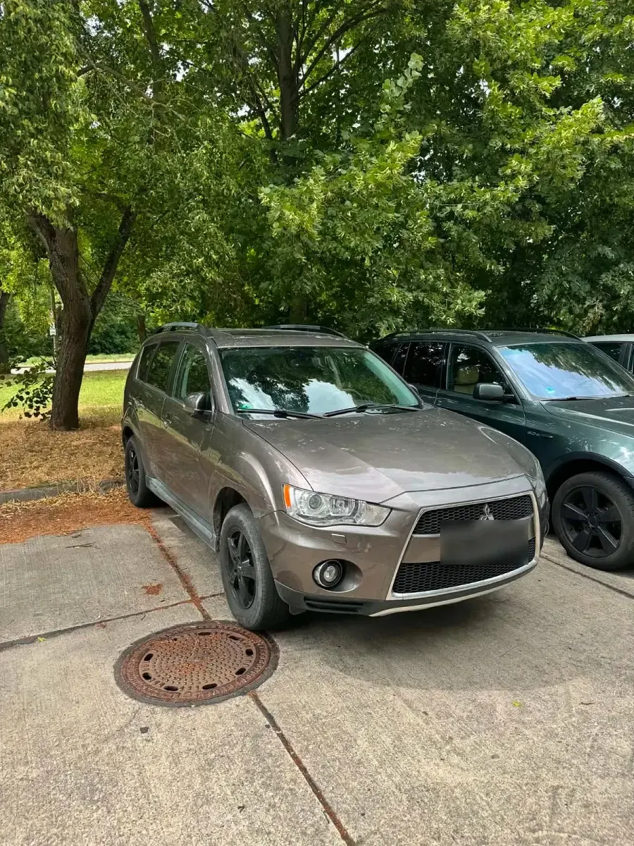 Gebraucht Mitsubishi Outlander 156 PS (114 kW) 2011 Grau SUV