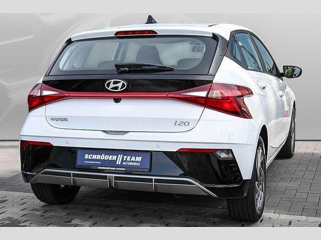 Gebraucht Hyundai i20 Comfort 101 PS (74 kW) 2024 Atlas white Limousine