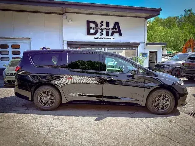 Gebraucht Chrysler Pacifica Touring 292 PS (214 kW) 2024 Schwarz Van