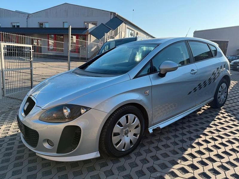 Gebraucht Seat Leon Reference 125 PS (91 kW) 2010 Silber Limousine
