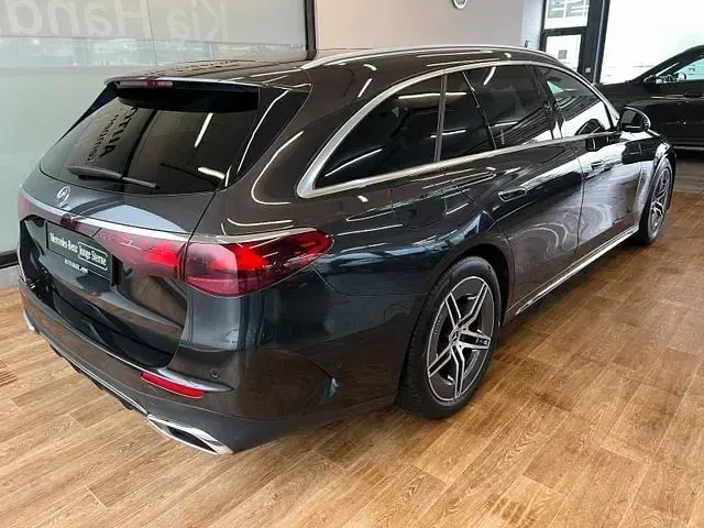 Gebraucht Mercedes E200 AMG 204 PS (150 kW) 2024 Grau Limousine