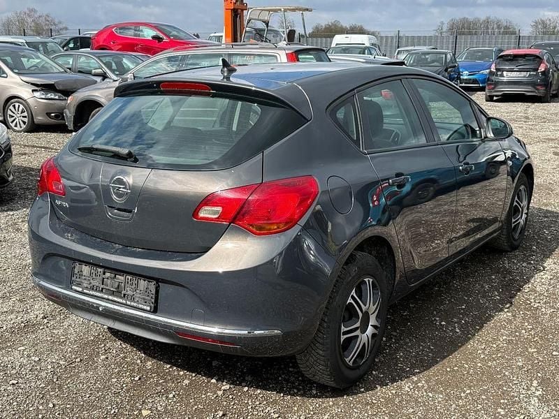 Gebraucht Opel Astra Selection 140 PS (102 kW) 2014 Grau Limousine