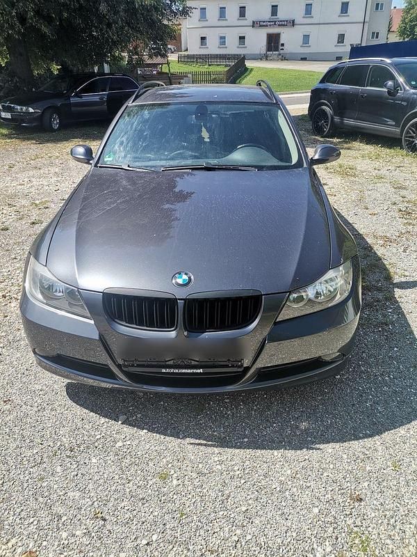 Grau Gebraucht 2006 BMW 320 Gran Turismo Kombi | 2.800 € - Bild 1/4