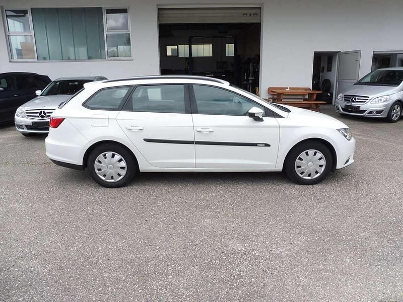 "candy" weiss Gebraucht 2015 Seat Leon Reference Kombi | 4.999 € (Fairer Preis) - Bild 1/4