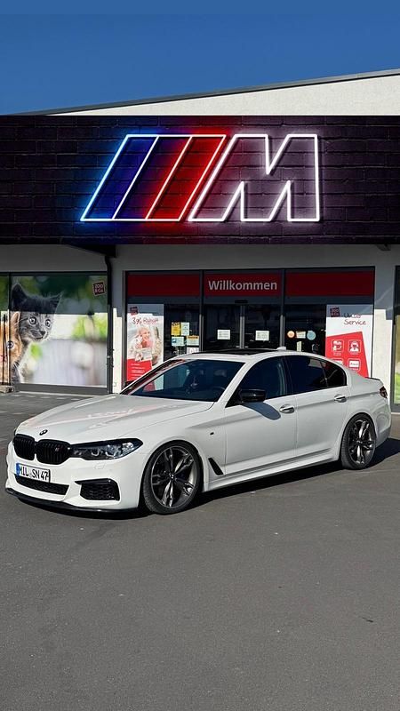 Weiß Gebraucht 2017 BMW M550 M Sport Limousine | 44.480 € (Teuer) - Bild 1/4