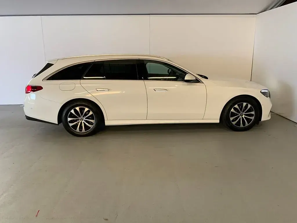 Gebraucht Mercedes E200 Avantgarde 204 PS (150 kW) 2025 Manufaktur lack manufaktur opalithweiß bright Kombi