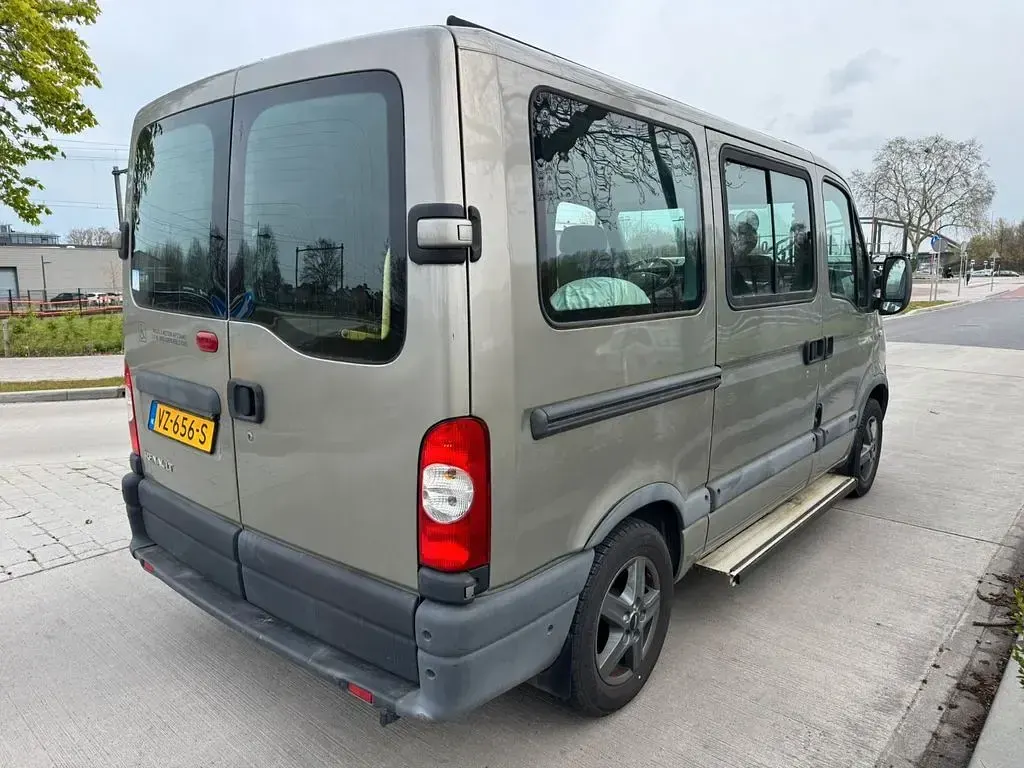 Używany Renault Trafic 101 KM (74 kW) 2010 Szary Minivan