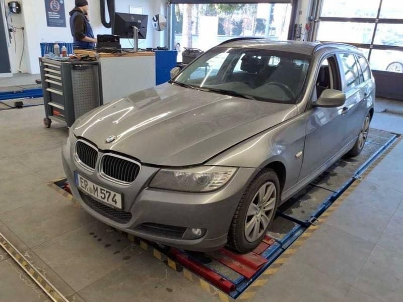Gebraucht BMW 320 170 PS (125 kW) 2011 Grau Kombi
