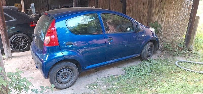 Blau Gebraucht 2006 Peugeot 107 Kleinwagen | 650 € (Superpreis) - Bild 1/4