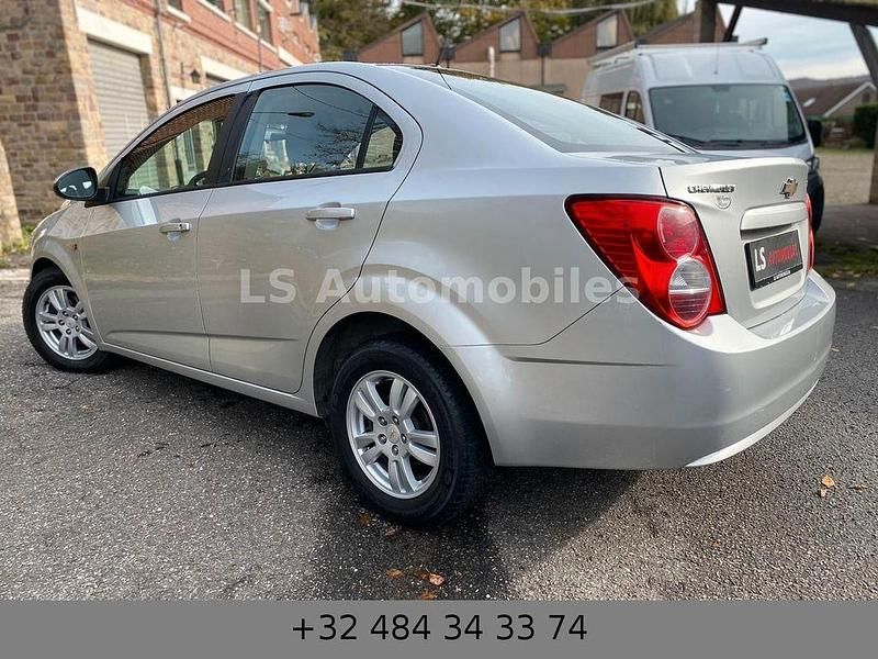 Gebraucht Chevrolet Aveo 95 PS (69 kW) 2012 Silber Limousine