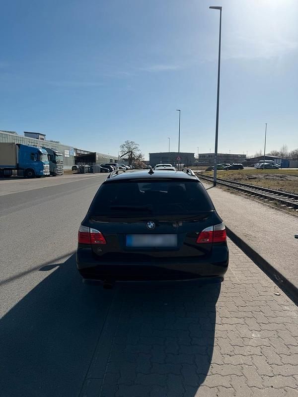 Gebraucht BMW 520 177 PS (130 kW) 2010 Schwarz Kombi