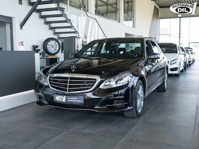Gebraucht Mercedes E250 Elegance 204 PS (150 kW) 2015 Schwarz (obsidianschwarz  metalliclack) Limousine