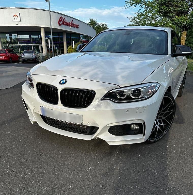 Weiß Gebraucht 2016 BMW 225 M Sport Coupé | 16.399 € (Fairer Preis) - Bild 1/4