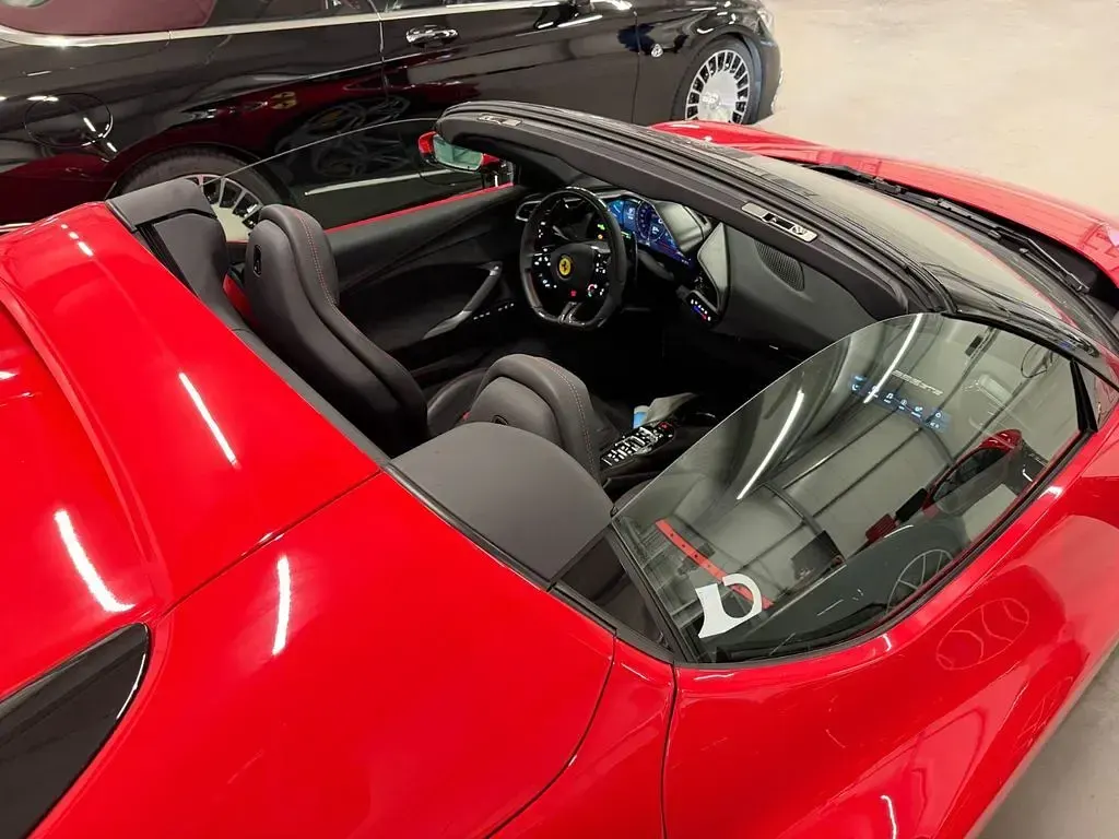 Gebraucht Ferrari 296 829 PS (609 kW) 2024 Rot Cabrio