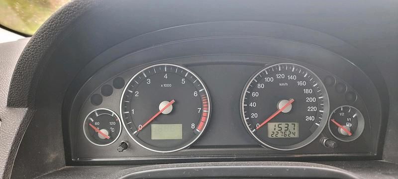 Gebraucht Ford Mondeo Ghia 125 PS (91 kW) 2005 Silber Limousine