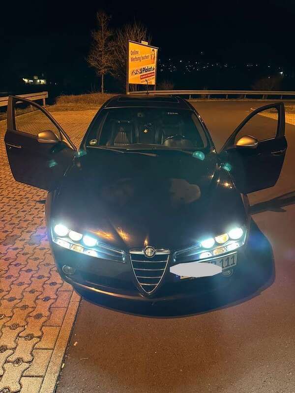 Schwarz Gebraucht 2009 Alfa Romeo 159 Ti Kombi | 5.300 € (Etwas zu teuer) - Bild 1/4