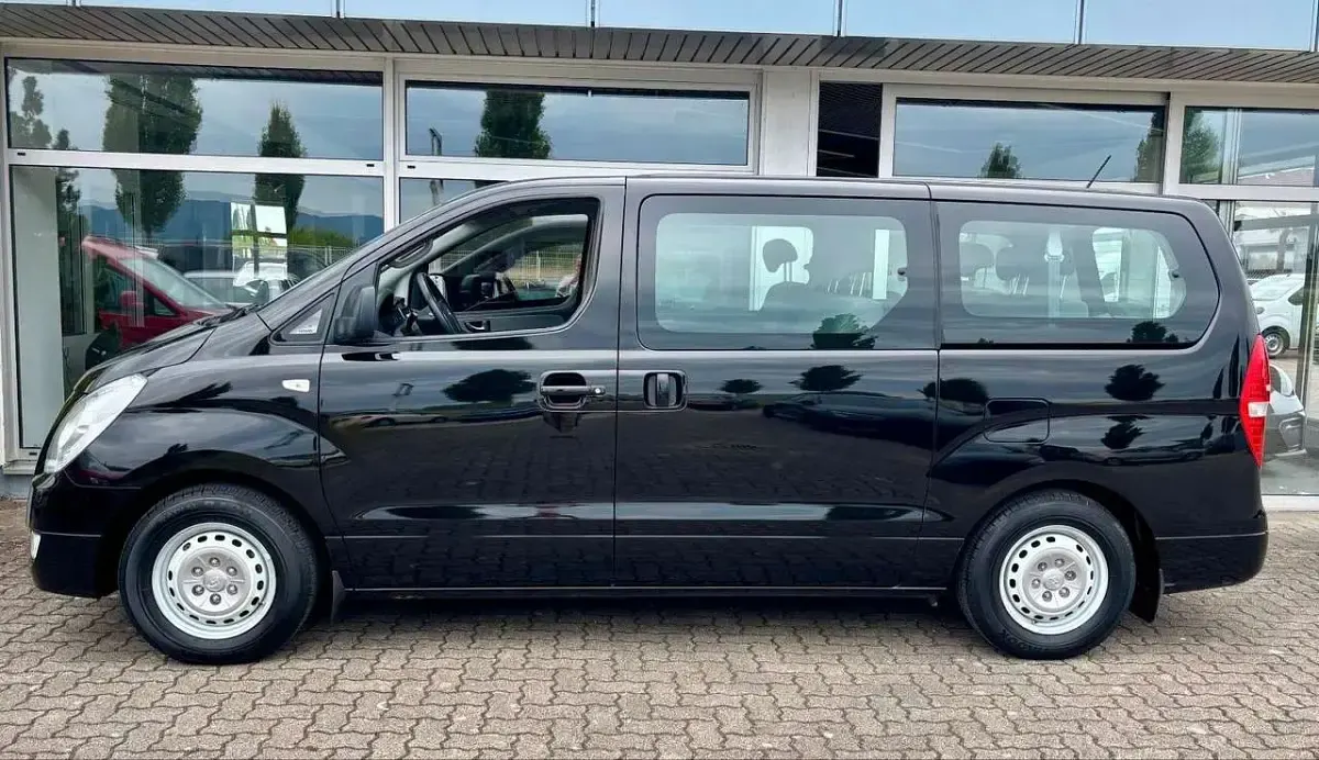 Gebraucht Hyundai H-1 Classic 116 PS (85 kW) 2017 Schwarz Van / Kleinbus