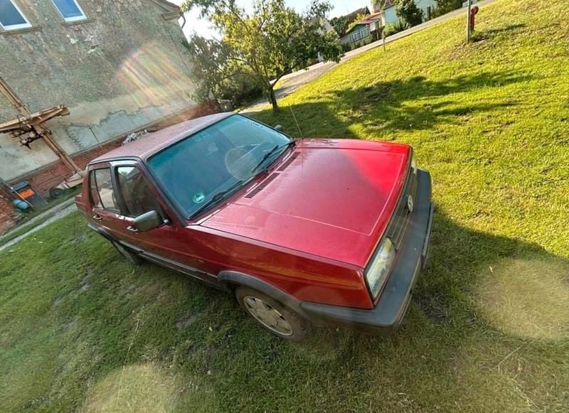 Używany VW Jetta 116 KM (85 kW) 1990 Czerwony Sedan/Limuzyna