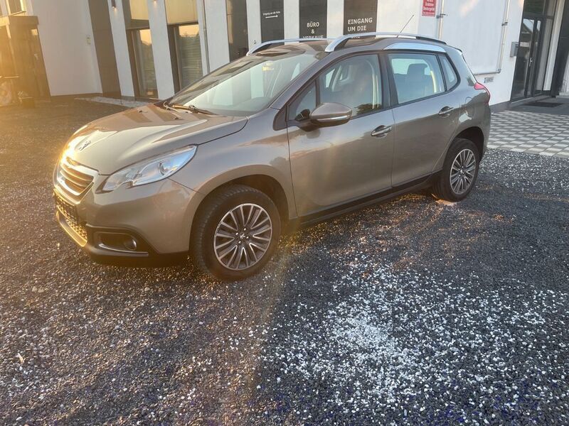Grau Gebraucht 2015 Peugeot 2008 Active SUV | 7.450 € (Superpreis) - Bild 1/4