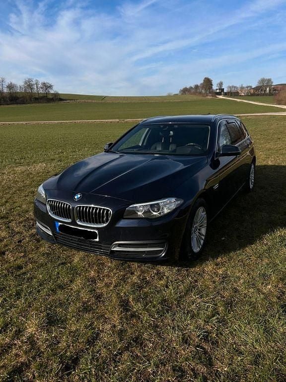 Gebraucht BMW 530 258 PS (189 kW) 2016 Blau Kombi