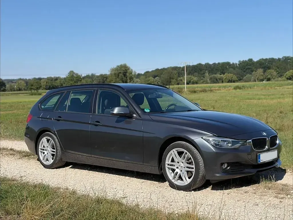 Gebraucht BMW 318 143 PS (105 kW) 2013 Grau Kombi
