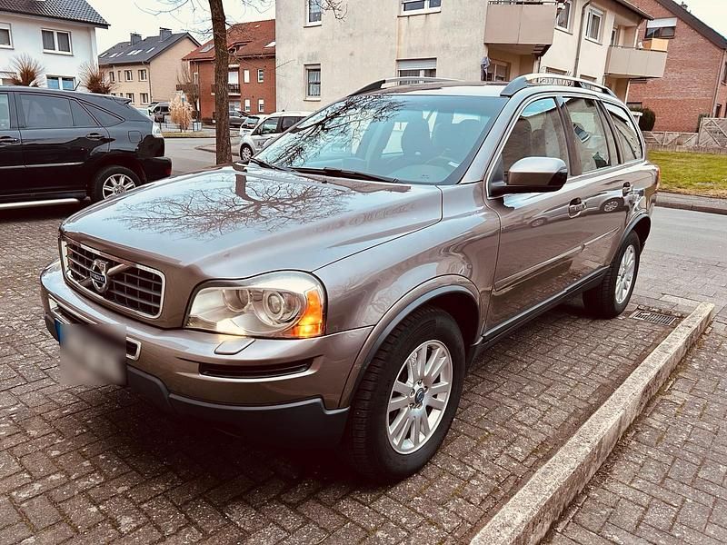 Grau Gebraucht 2011 Volvo XC90 Momentum SUV | 11.500 € (Fairer Preis) - Bild 1/4