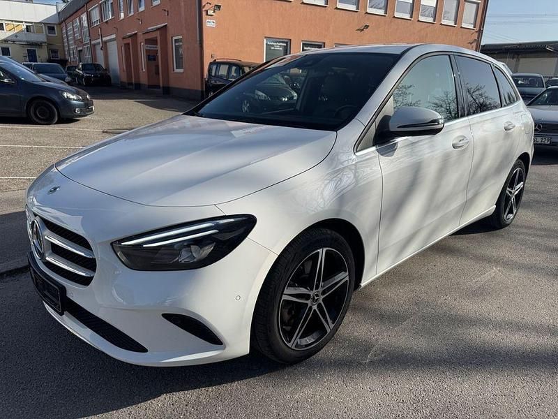 Gebraucht Mercedes E250 218 PS (160 kW) 2022 Polarweiss Limousine