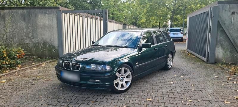 Grün Gebraucht 2000 BMW 320 Kombi | 2.199 € (Superpreis) - Bild 1/4